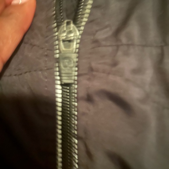 Lululemon wind breaker - Picture 3 of 4